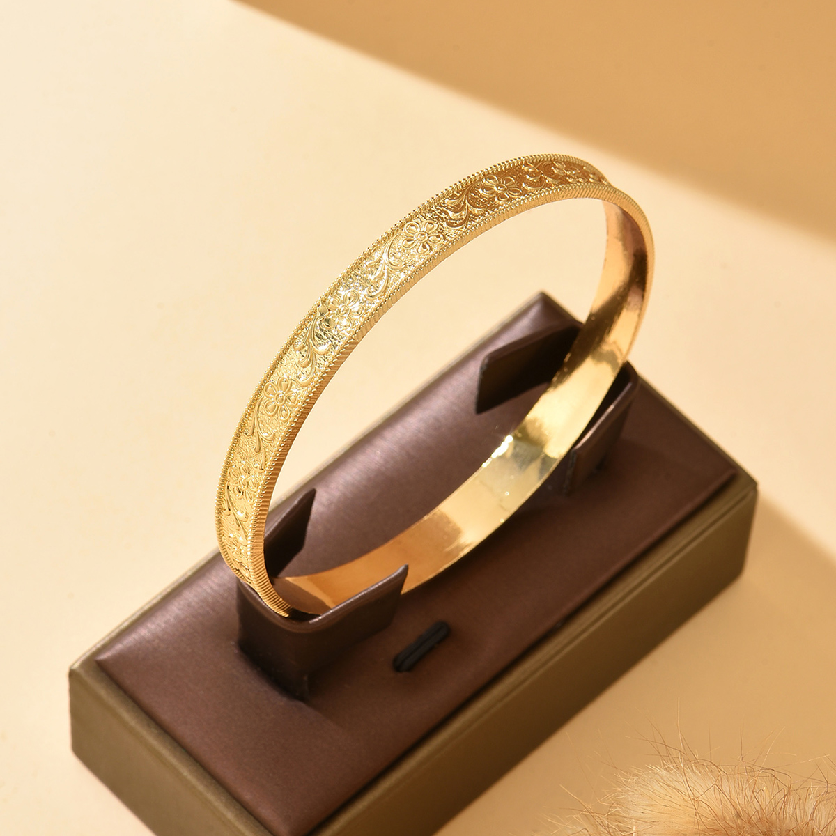 Men Accessories Elegant - Accessorio da Polso Dorato con Motivo